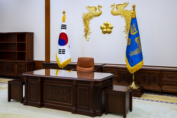 현대 사회와 경제는 정말 복잡하게 얽혀 있는 시스템이어서 아무리 큰 권력을 가진 대통령이어도 한 사람의 영향은 그리 결정적이지 않다. 1970년대 빠른 경제 발전이 당시의 대통령 덕이라고 하는 것은 비난 본능이 ‘덕분 본능’의 꼴로 다르게 표현된 것일 뿐이다. /사진=이미지투데이