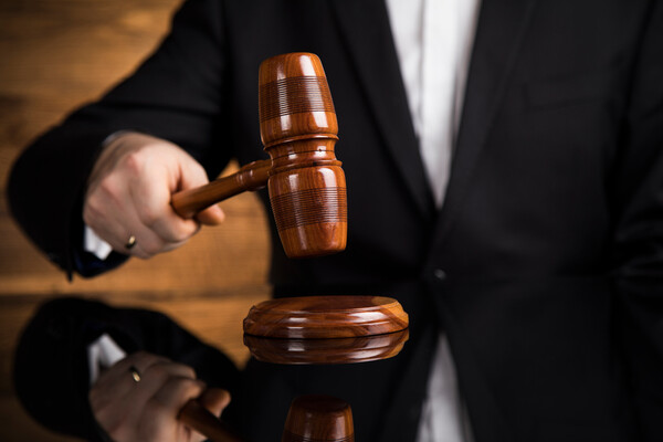 3년째 경영권 분쟁 중인 영풍과 고려아연이 나란히 분식회계를 저질러 증선위로부터 과징금 부과 등의 조치를 받았다. /사진=클립아트코리아